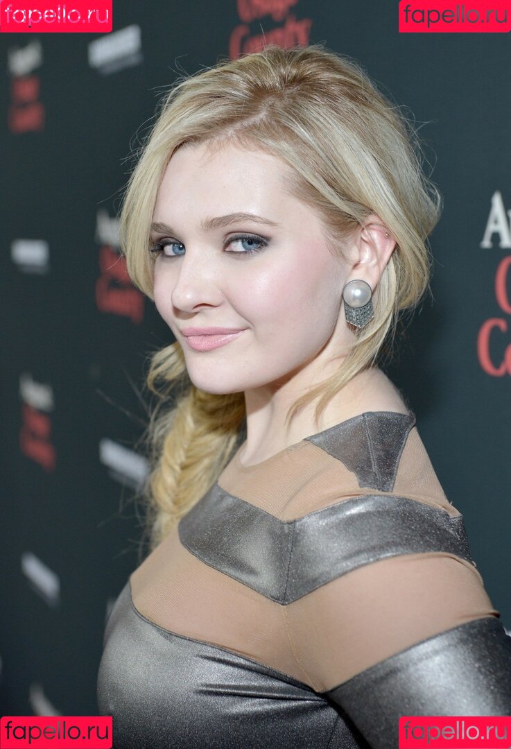 Abigail Breslin Onlyfans Photo Gallery 