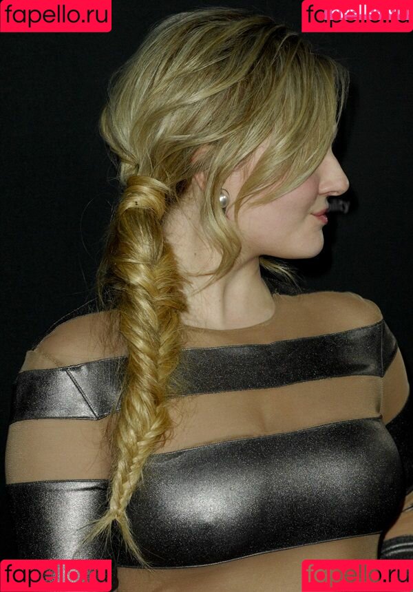 Abigail Breslin Onlyfans Photo Gallery 