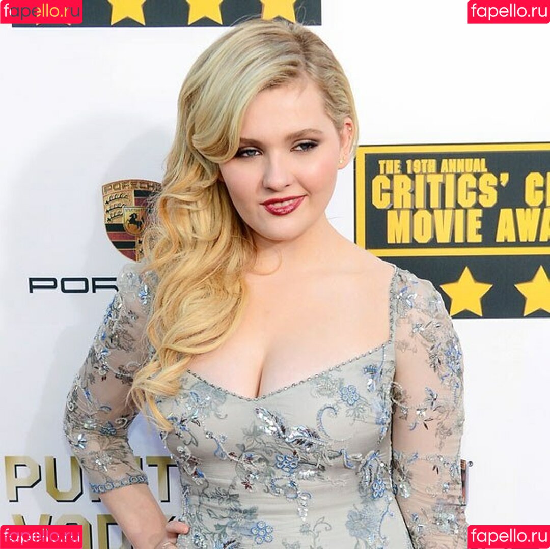 Abigail Breslin Onlyfans Photo Gallery 