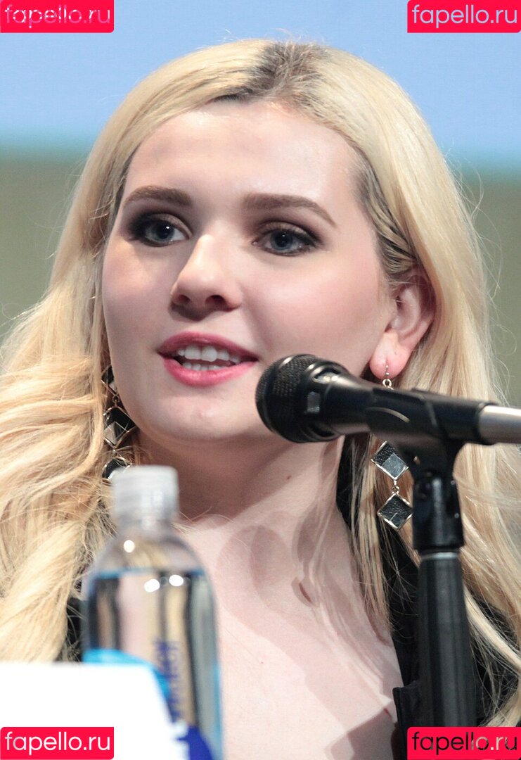 Abigail Breslin Onlyfans Photo Gallery 