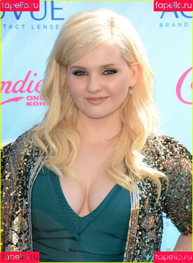 Abigail Breslin Onlyfans Photo Gallery 