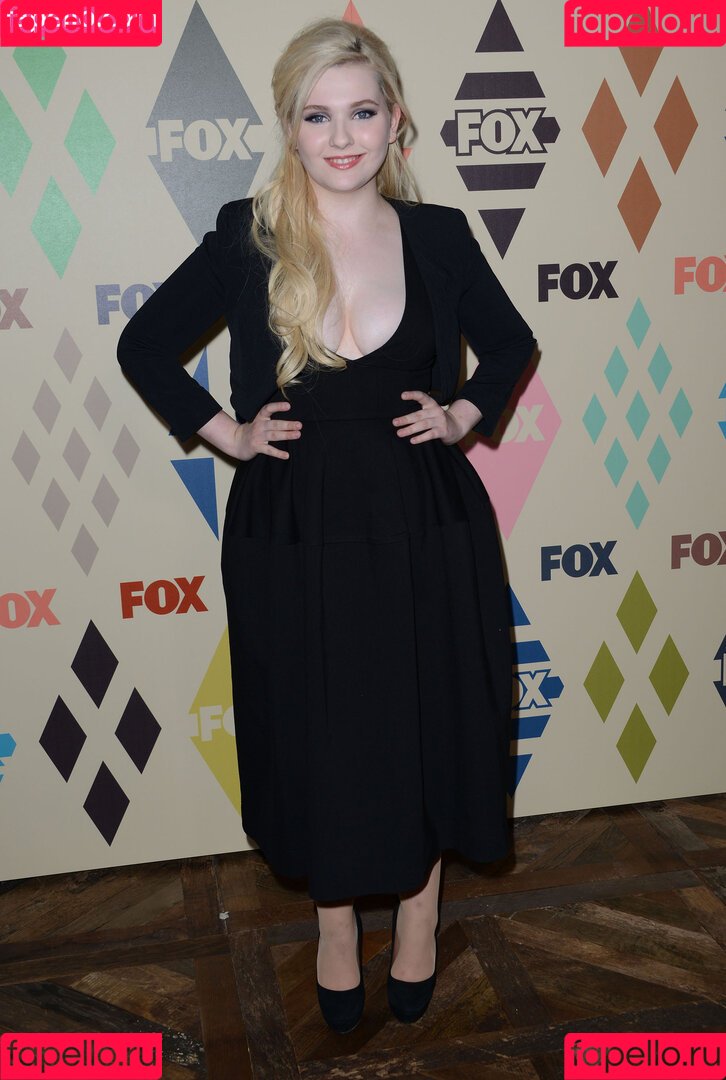 Abigail Breslin Onlyfans Photo Gallery 