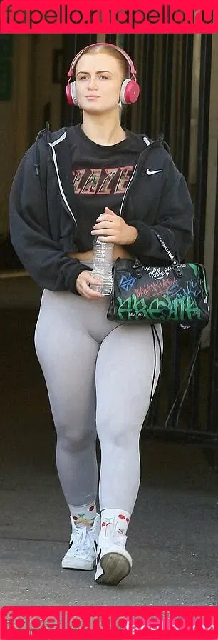 Maisie Smith Onlyfans Photo Gallery 