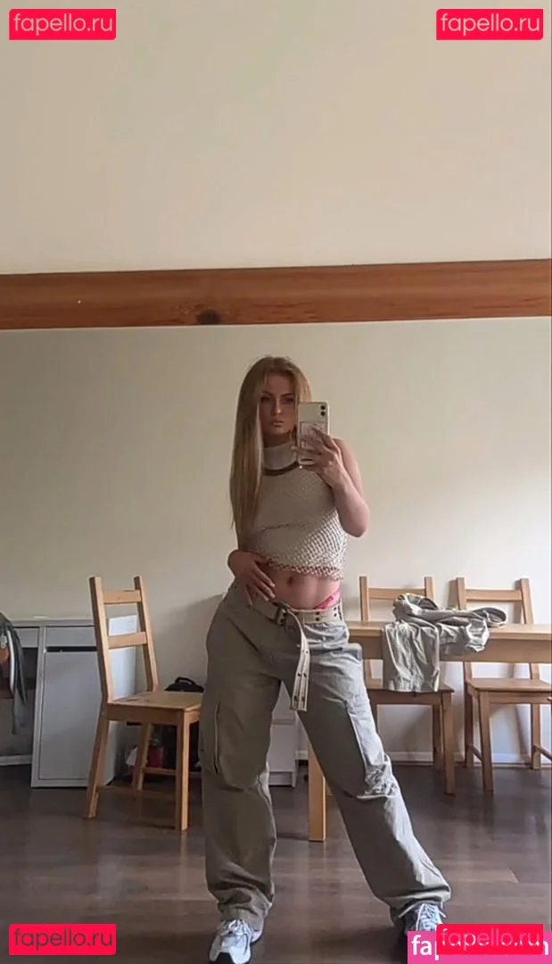 Maisie Smith Onlyfans Photo Gallery 