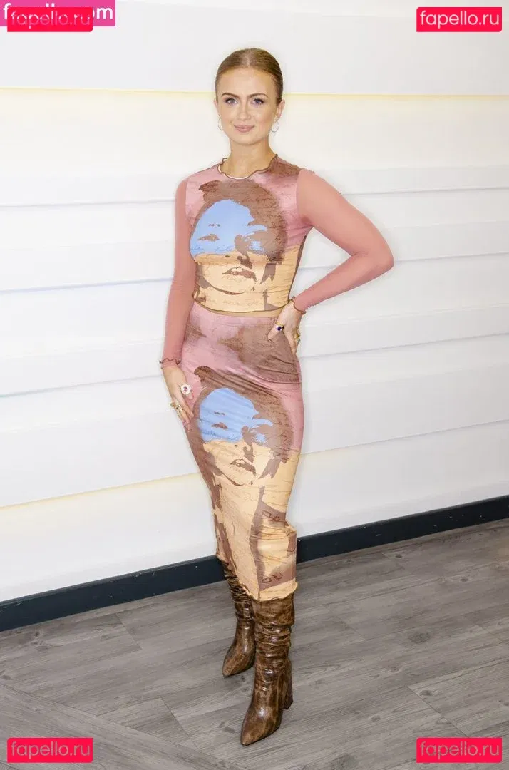 Maisie Smith Onlyfans Photo Gallery 