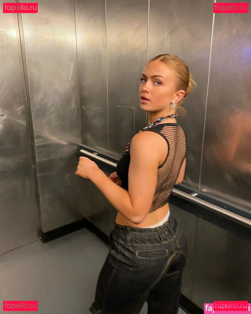 Maisie Smith Onlyfans Photo Gallery 