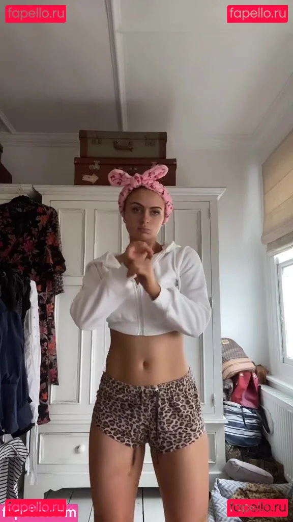 Maisie Smith Onlyfans Photo Gallery 