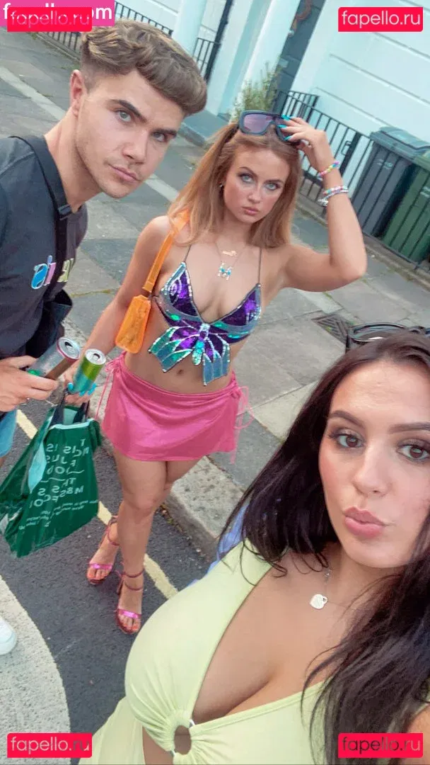 Maisie Smith Onlyfans Photo Gallery 