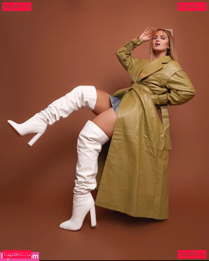 Maisie Smith Onlyfans Photo Gallery 