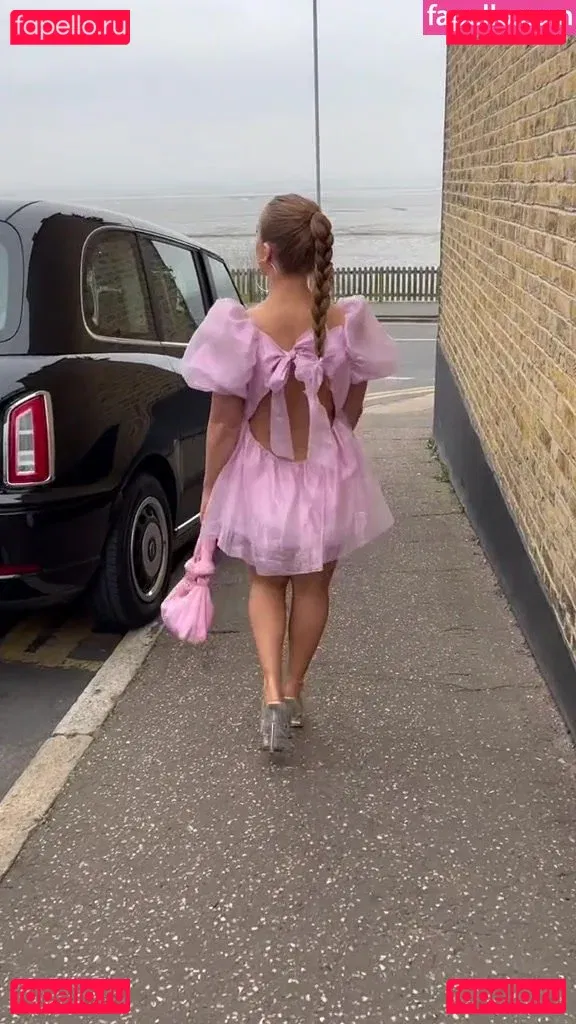 Maisie Smith Onlyfans Photo Gallery 