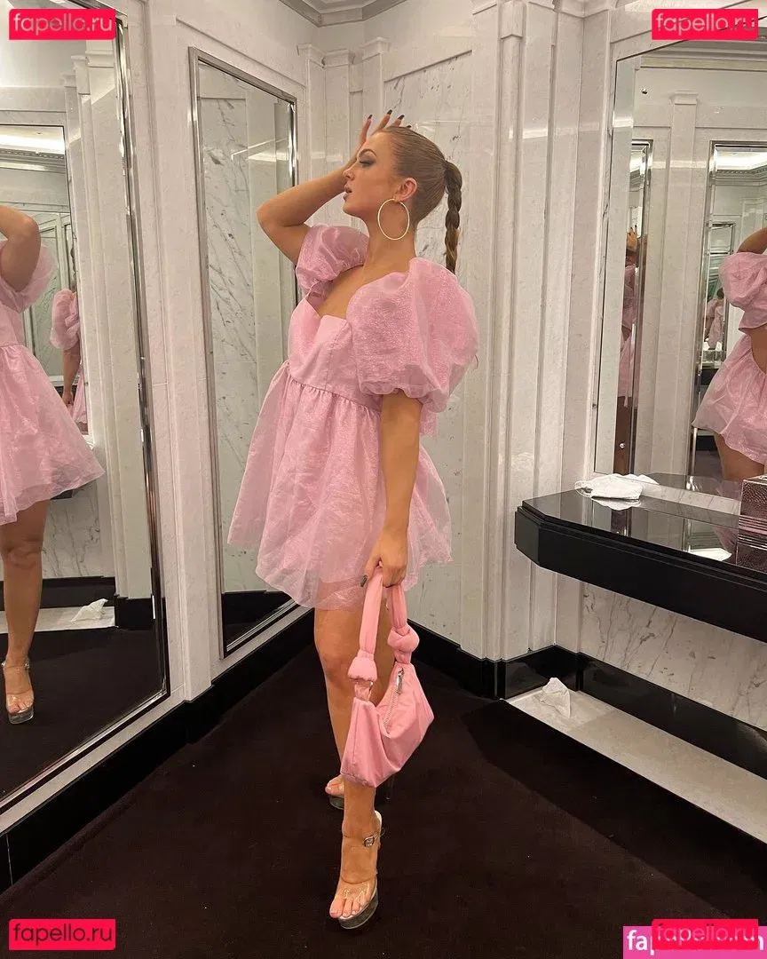 Maisie Smith Onlyfans Photo Gallery 