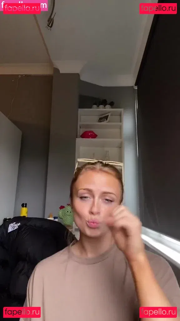 Maisie Smith Onlyfans Photo Gallery 