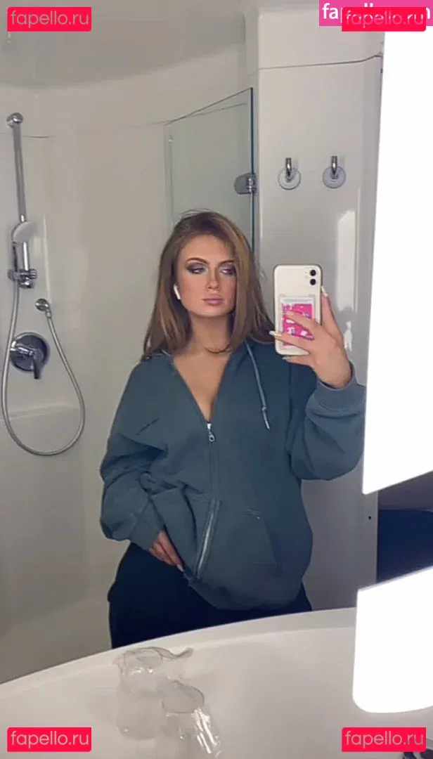 Maisie Smith Onlyfans Photo Gallery 