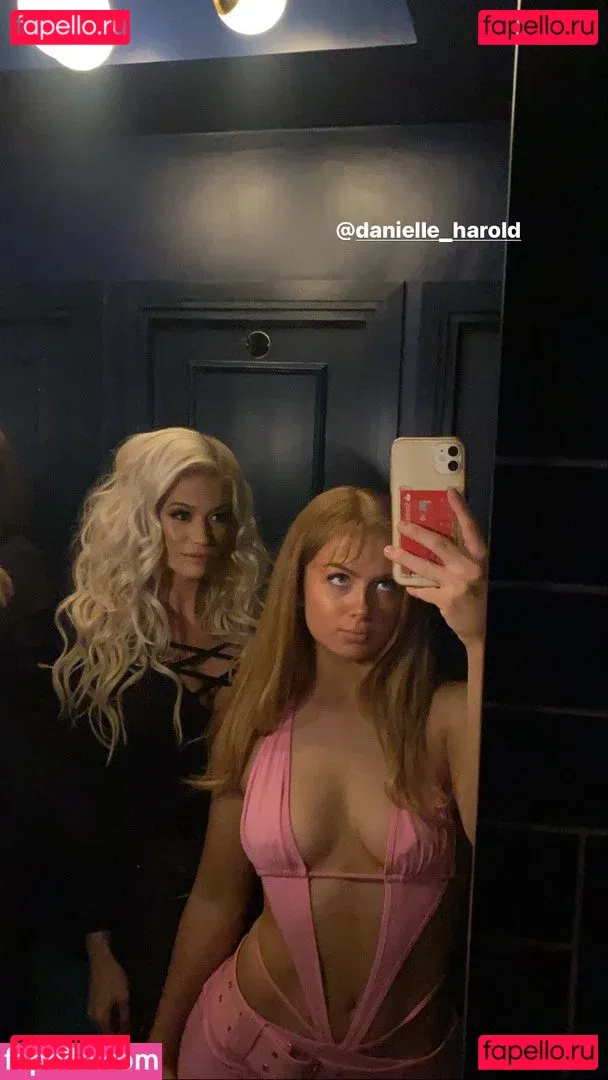 Maisie Smith Onlyfans Photo Gallery 