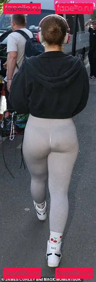 Maisie Smith Onlyfans Photo Gallery 