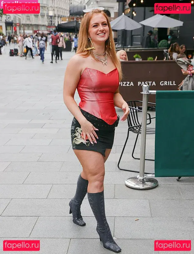 Maisie Smith Onlyfans Photo Gallery 