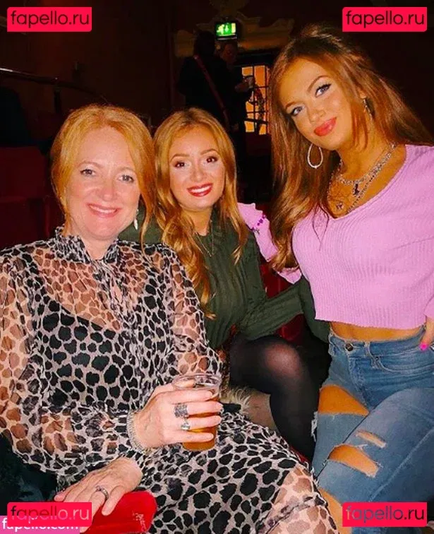 Maisie Smith Onlyfans Photo Gallery 