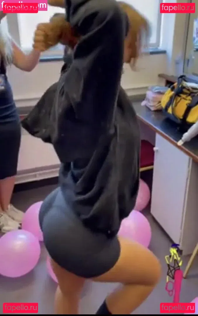 Maisie Smith Onlyfans Photo Gallery 