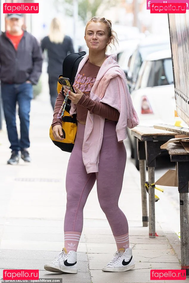 Maisie Smith Onlyfans Photo Gallery 