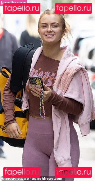 Maisie Smith Onlyfans Photo Gallery 