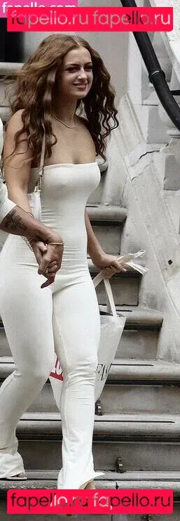 Maisie Smith Onlyfans Photo Gallery 