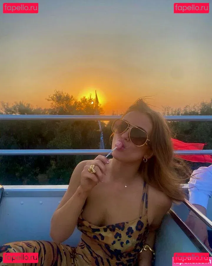 Maisie Smith Onlyfans Photo Gallery 