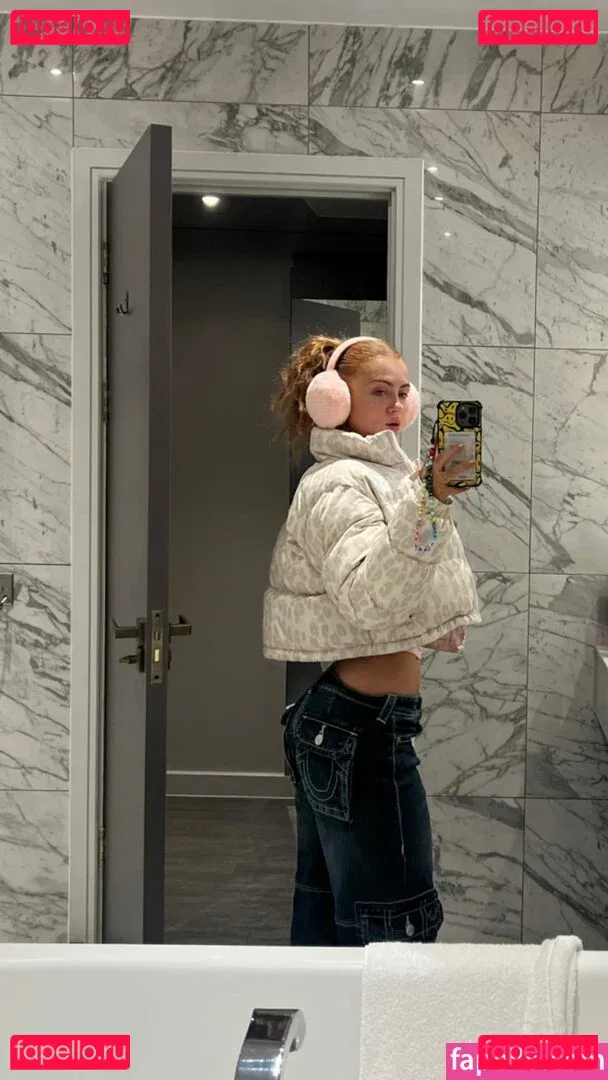 Maisie Smith Onlyfans Photo Gallery 