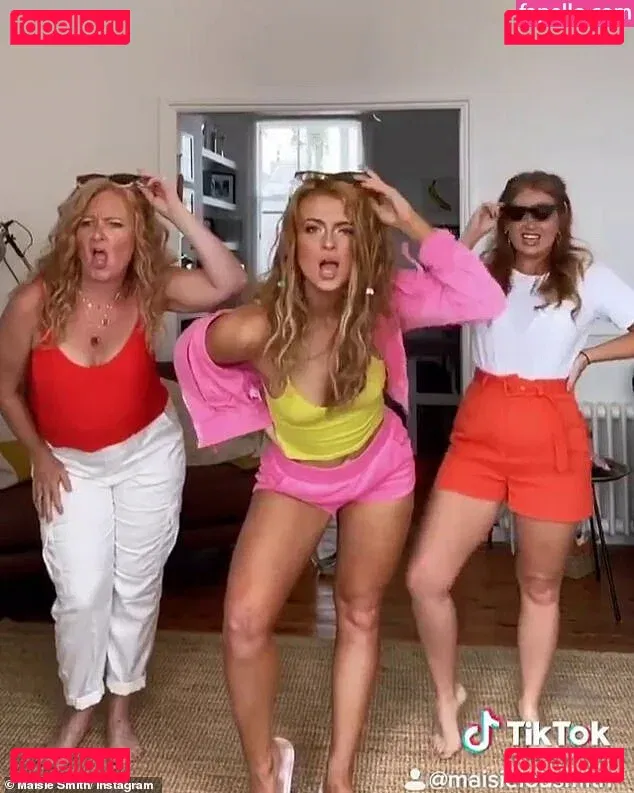 Maisie Smith Onlyfans Photo Gallery 