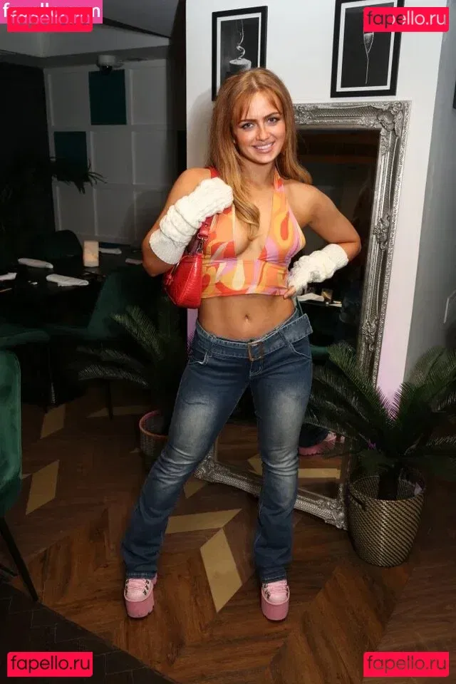 Maisie Smith Onlyfans Photo Gallery 