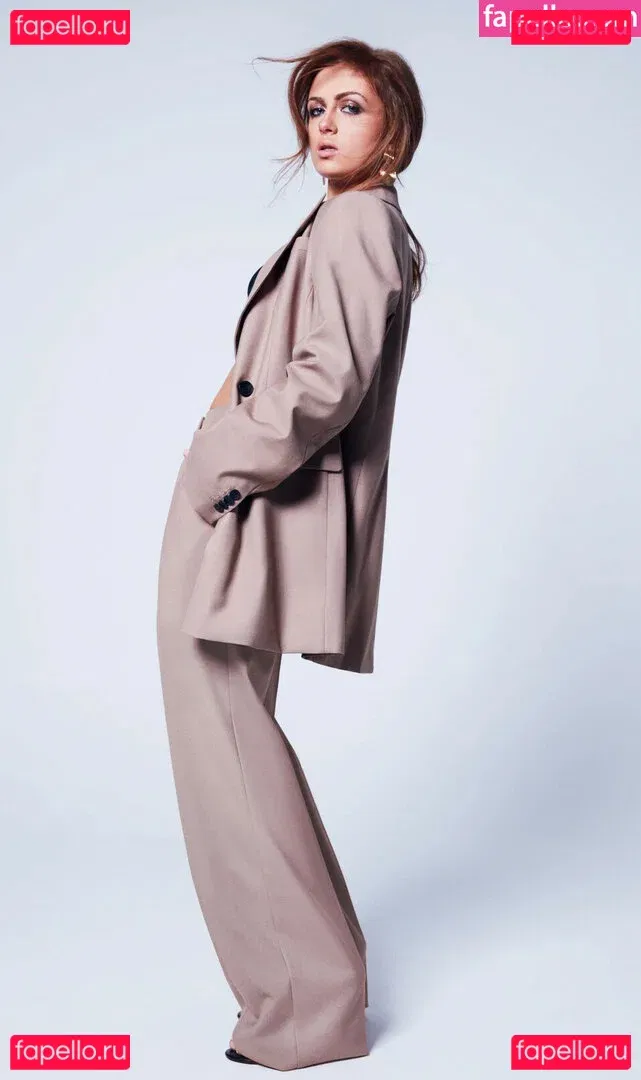 Maisie Smith Onlyfans Photo Gallery 