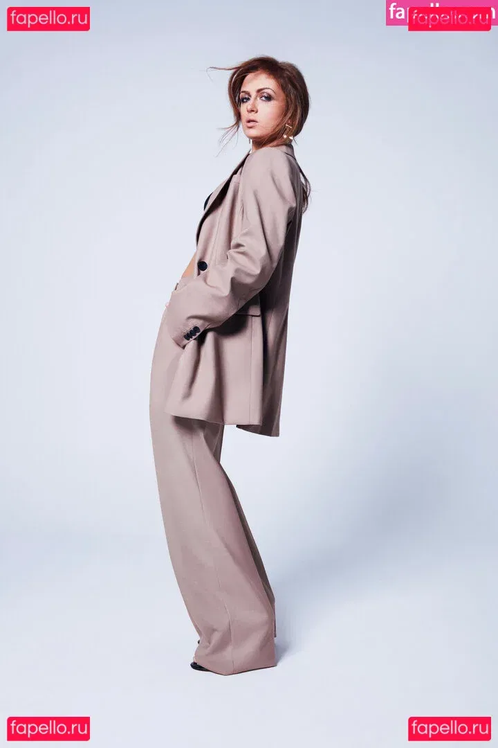 Maisie Smith Onlyfans Photo Gallery 