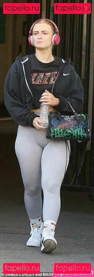 Maisie Smith Onlyfans Photo Gallery 