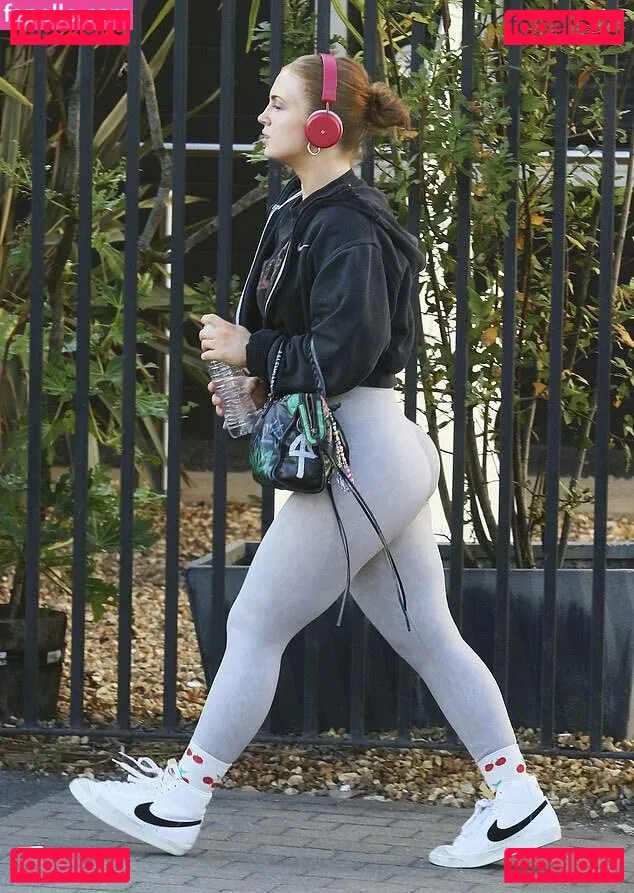 Maisie Smith Onlyfans Photo Gallery 