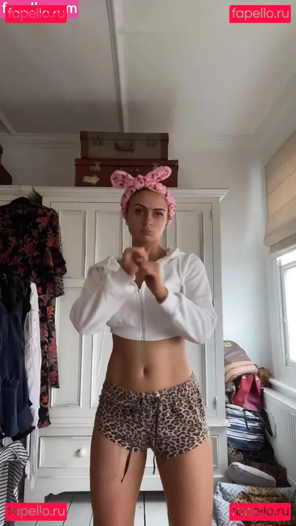 Maisie Smith Onlyfans Photo Gallery 