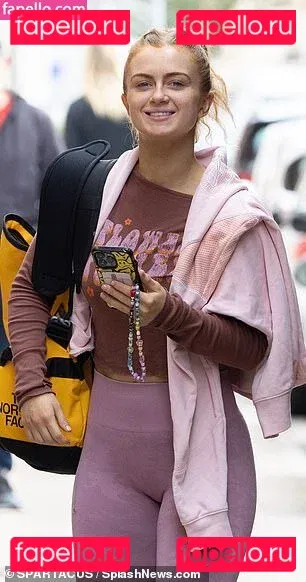 Maisie Smith Onlyfans Photo Gallery 