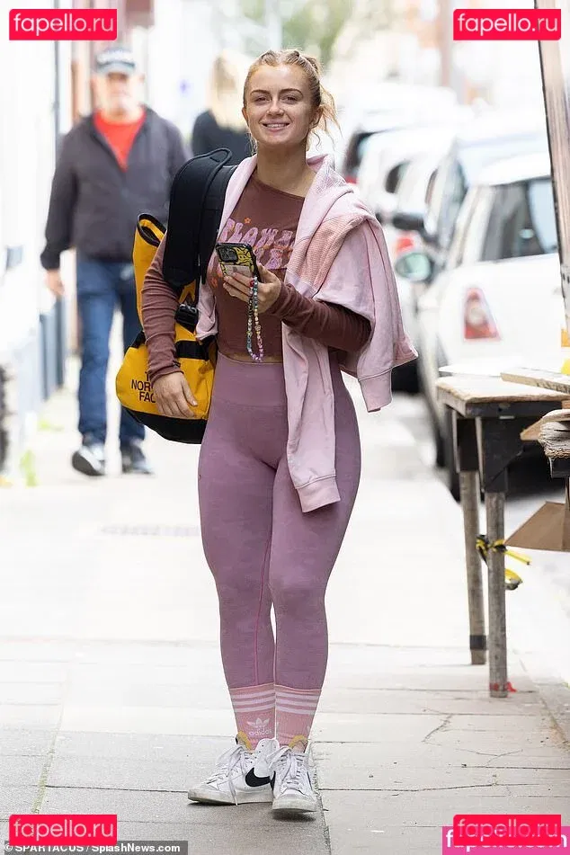 Maisie Smith Onlyfans Photo Gallery 