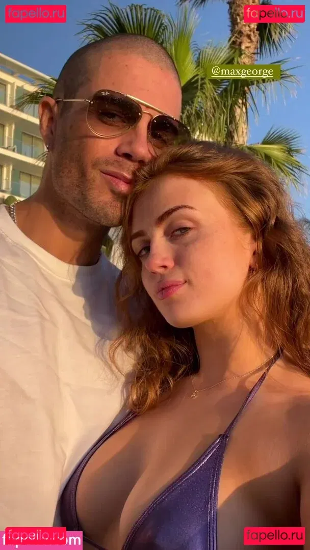 Maisie Smith Onlyfans Photo Gallery 