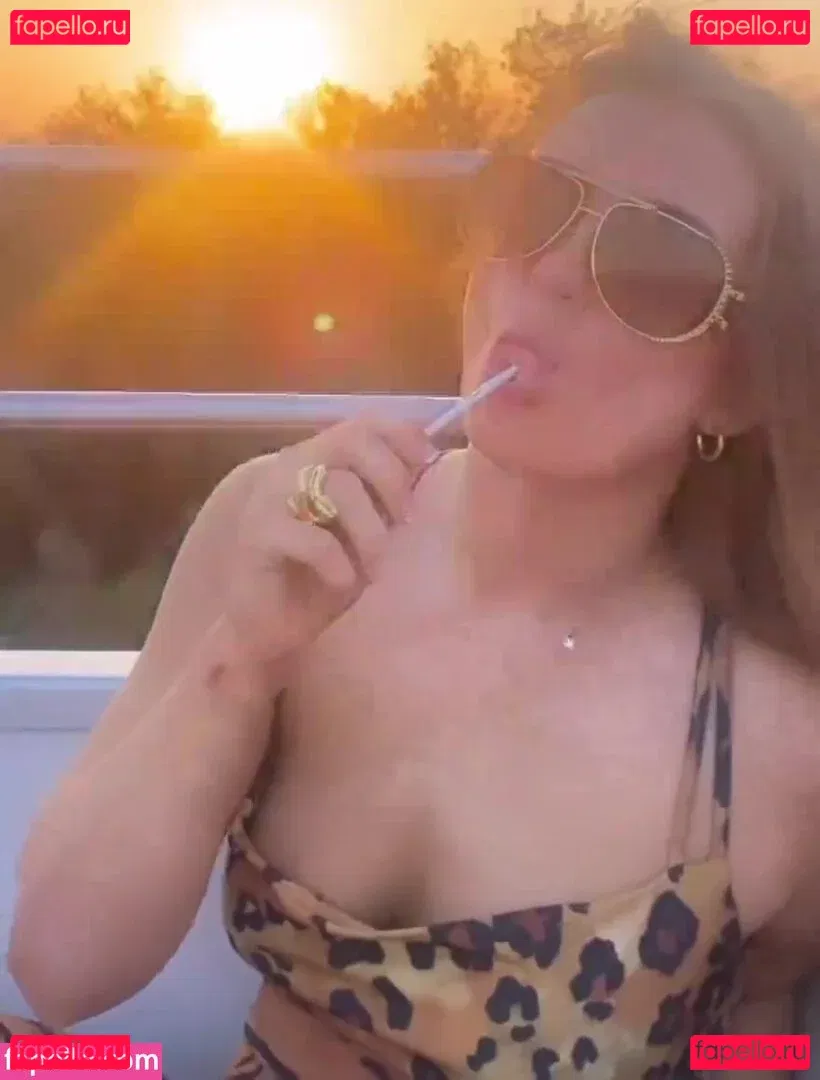 Maisie Smith Onlyfans Photo Gallery 