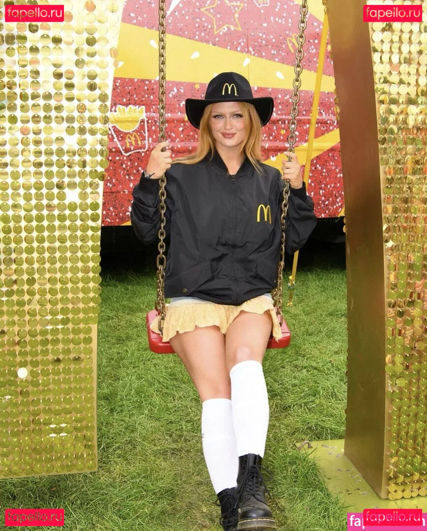 Maisie Smith Onlyfans Photo Gallery 