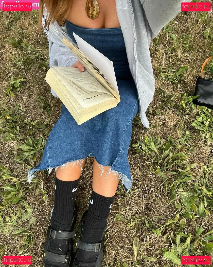 Maisie Smith Onlyfans Photo Gallery 