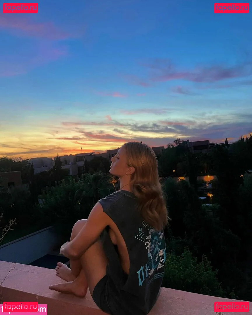 Maisie Smith Onlyfans Photo Gallery 