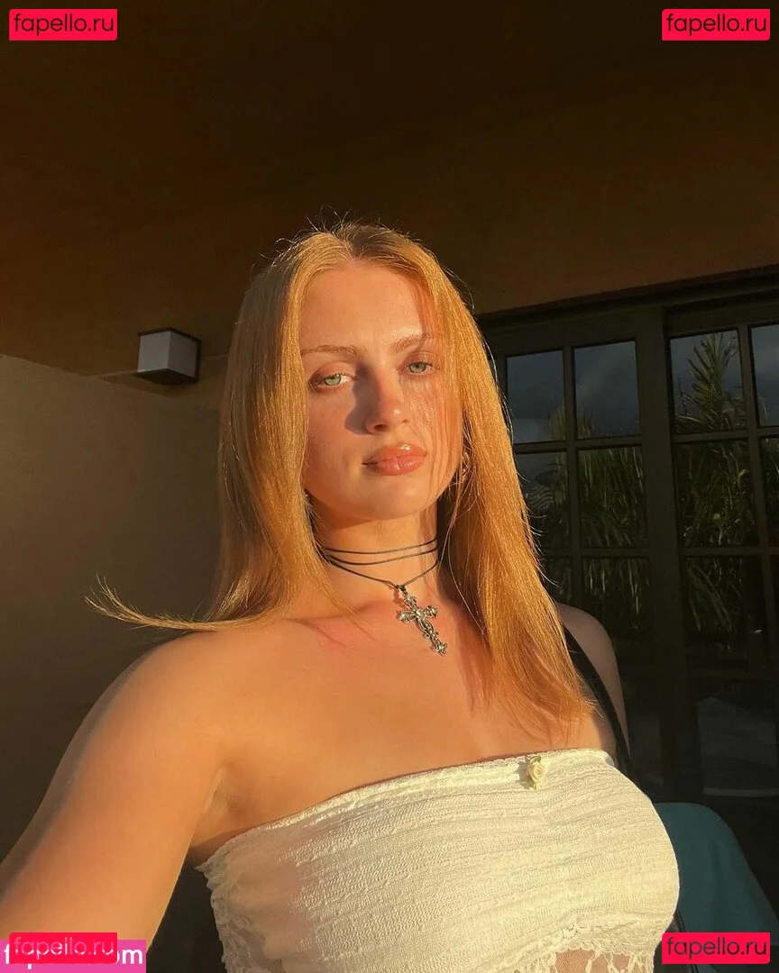 Maisie Smith Onlyfans Photo Gallery 