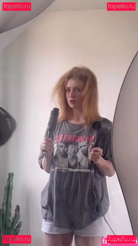 Maisie Smith Onlyfans Photo Gallery 