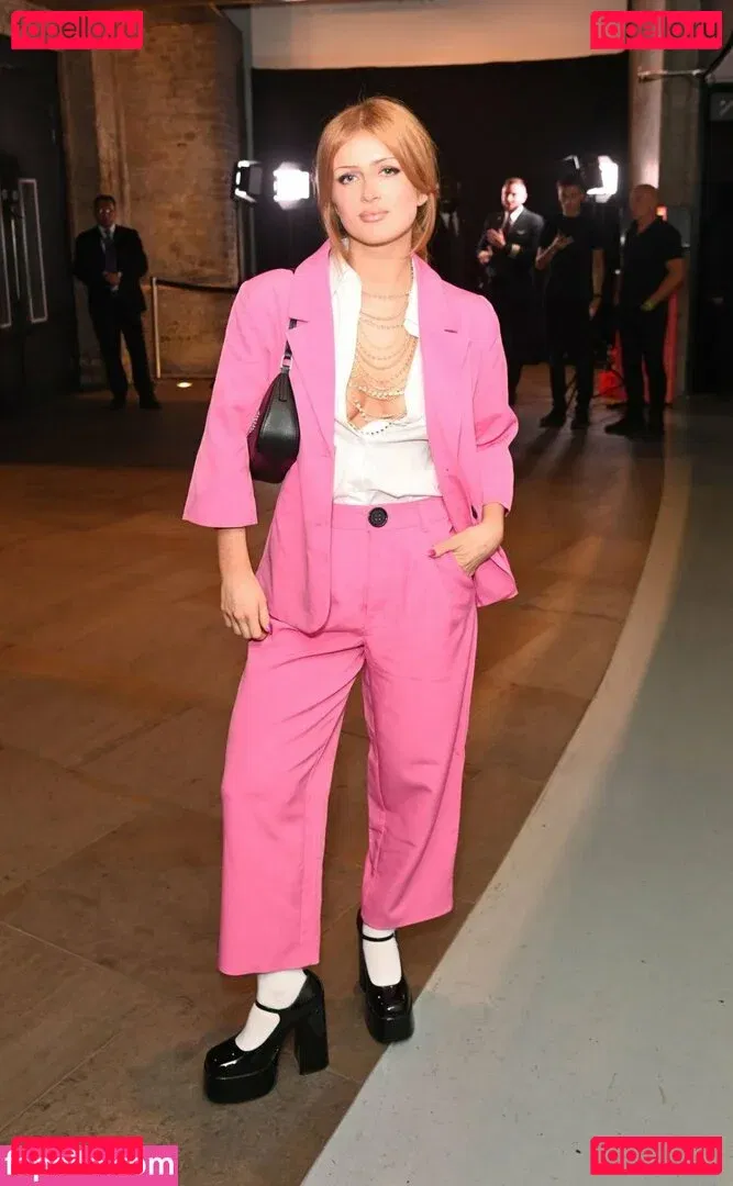 Maisie Smith Onlyfans Photo Gallery 