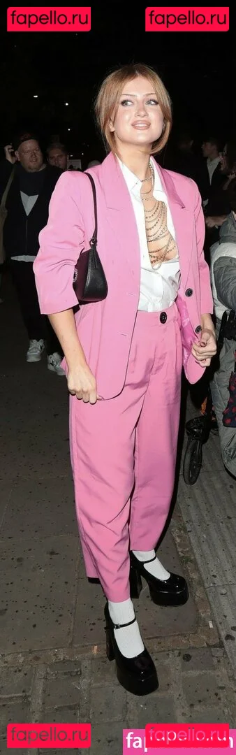 Maisie Smith Onlyfans Photo Gallery 