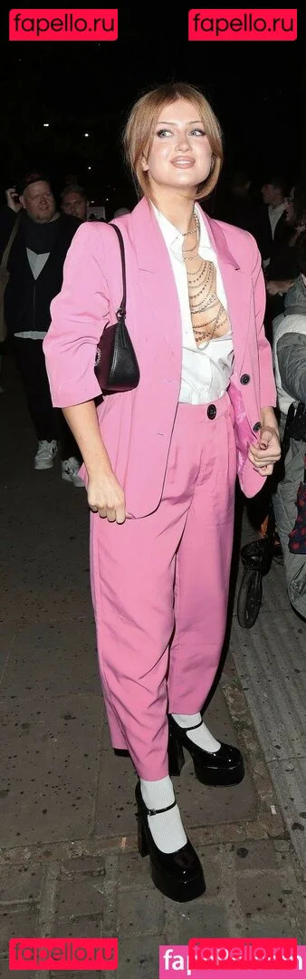 Maisie Smith Onlyfans Photo Gallery 