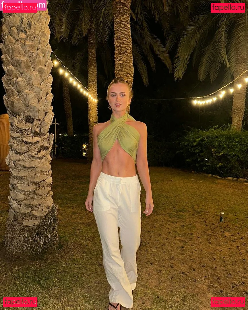 Maisie Smith Onlyfans Photo Gallery 