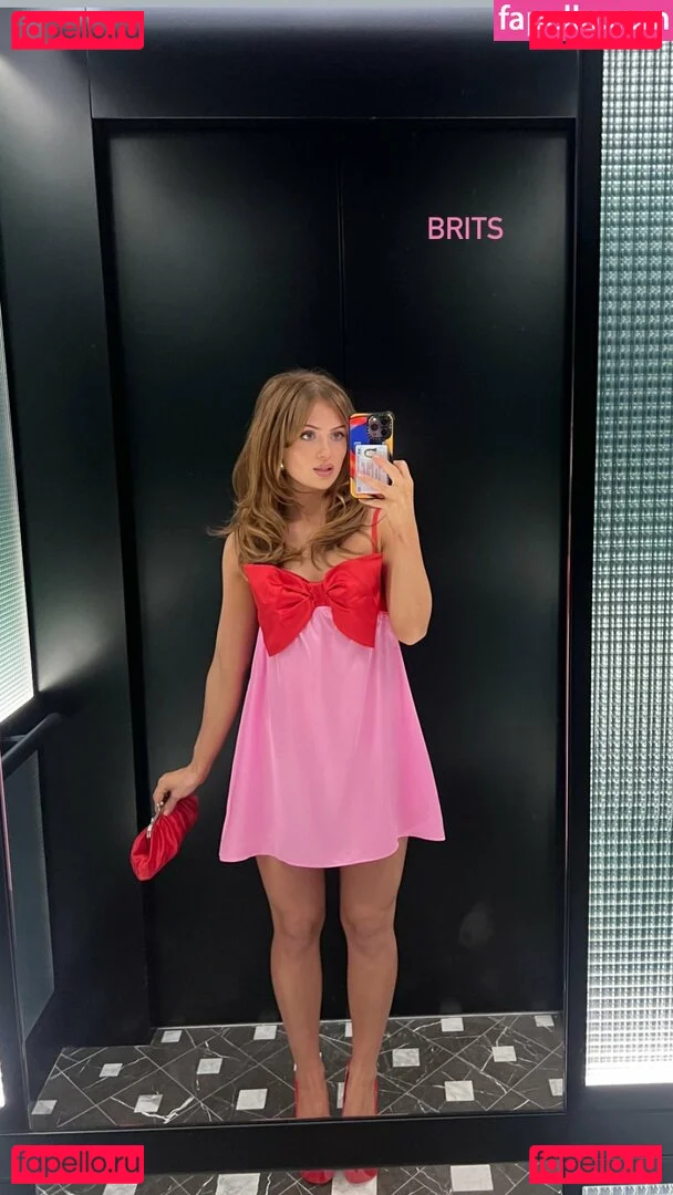 Maisie Smith Onlyfans Photo Gallery 