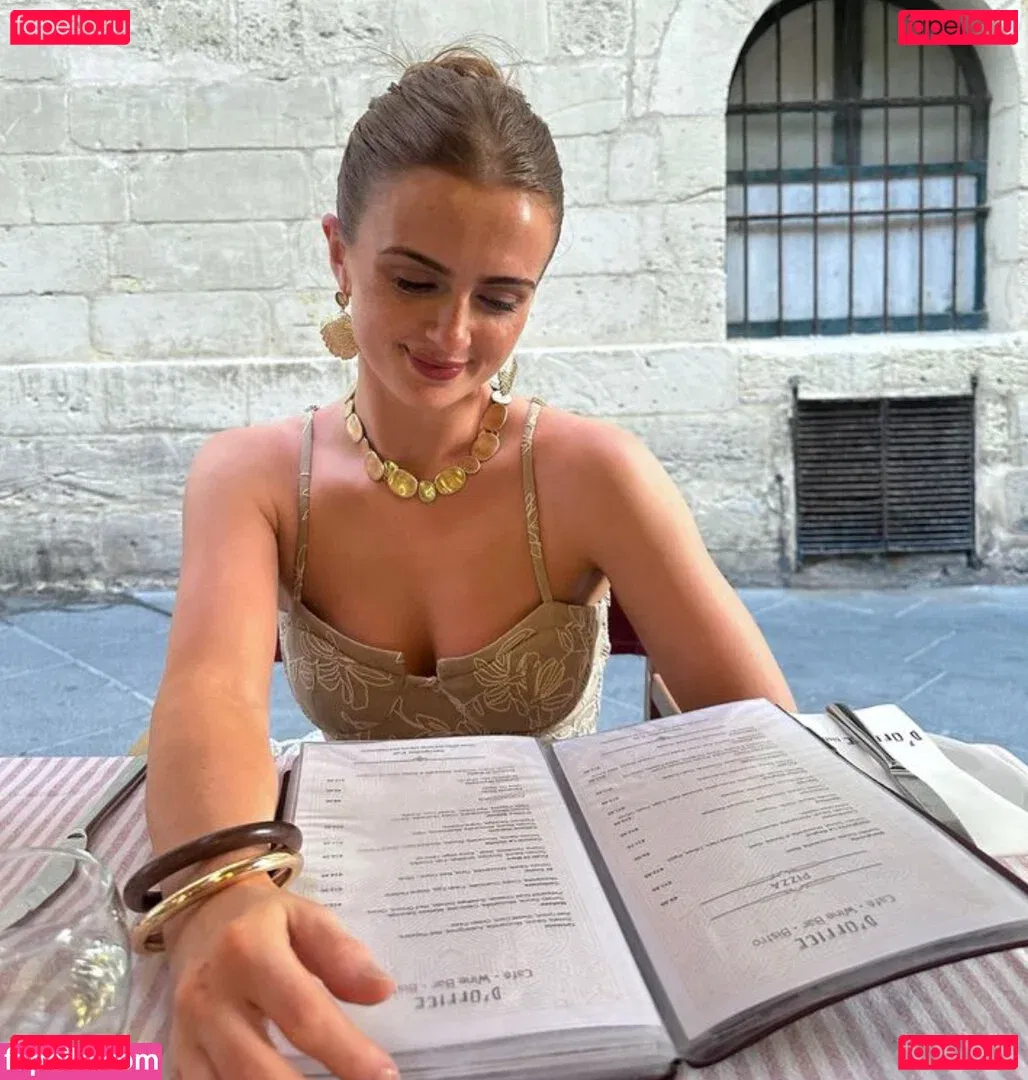 Maisie Smith Onlyfans Photo Gallery 