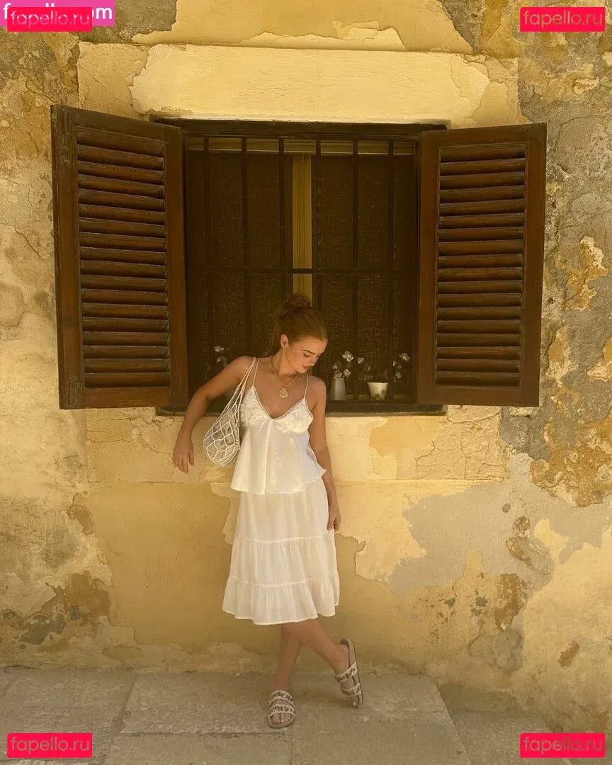 Maisie Smith Onlyfans Photo Gallery 